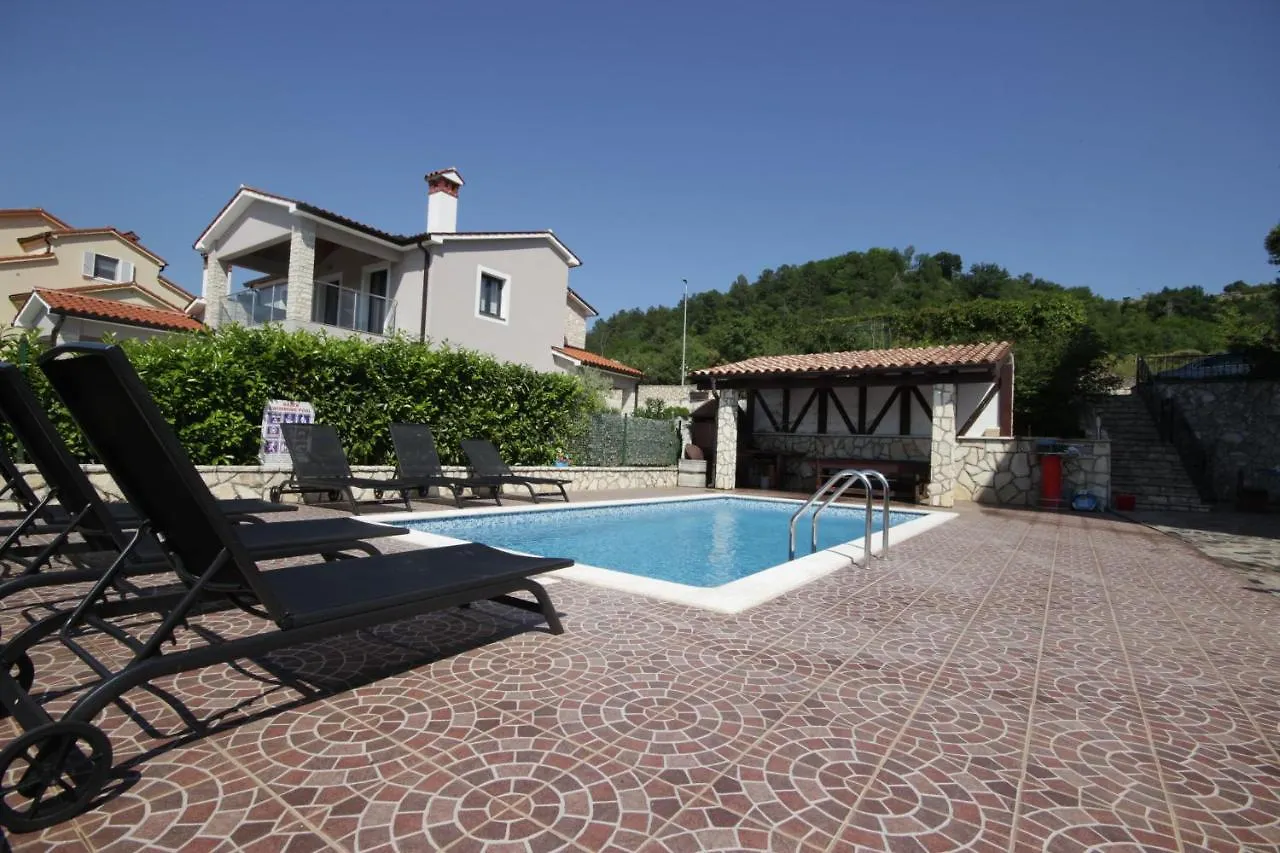 Apartments Fjolla Labin  0*, Labin (Istria) Croatia