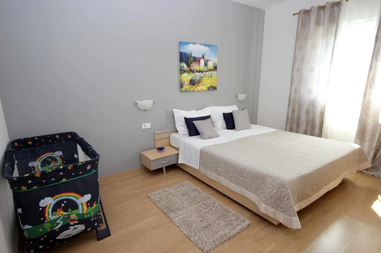 Apartments Fjolla Labin   Labin (Istria)
