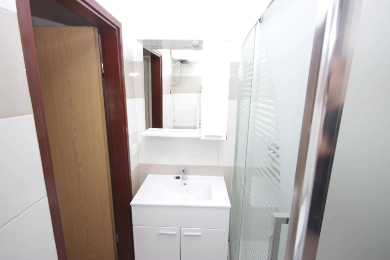 Apartments Fjolla ラビン